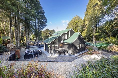 Photo of property in 422 Scenic Drive, Waiatarua, Auckland, 0612