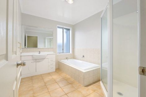 Photo of property in 19 Innswood Place, Rototuna North, Hamilton, 3210