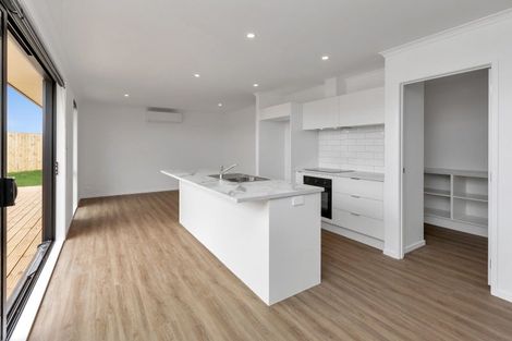 Photo of property in 15 Te Taniwha Road, One Tree Point, 0118