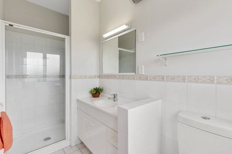 Photo of property in 3a Cron Avenue, Te Atatu South, Auckland, 0610