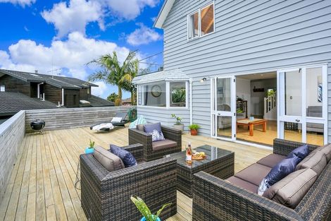 Photo of property in 154 Oaktree Avenue, Browns Bay, Auckland, 0630