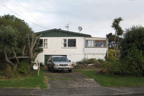 Photo of property in 44 Kaitawa Crescent, Paraparaumu, 5032