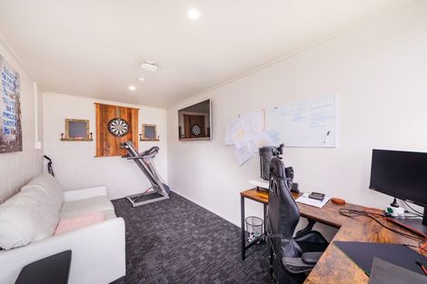 Photo of property in 8 Parkland Crescent, Terrace End, Palmerston North, 4410