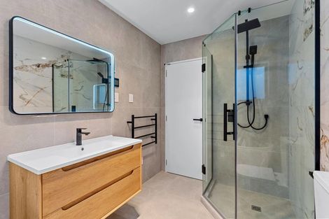 Photo of property in 24 Piringa Road, Pukekohe, 2120