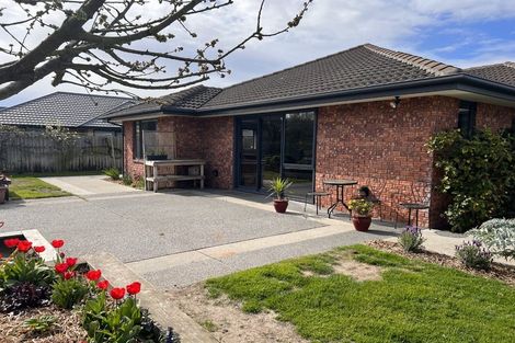 Photo of property in 35 Ruahine Place, Parklands, Christchurch, 8083