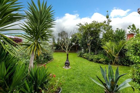 Photo of property in 28 Bulteel Street, New Plymouth, 4310