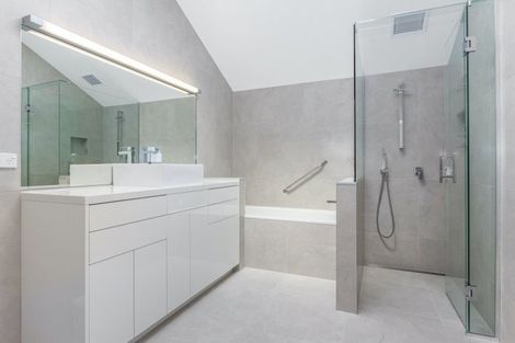 Photo of property in 286 Oriental Parade, Oriental Bay, Wellington, 6011