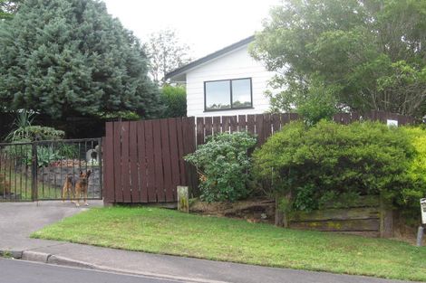 Photo of property in 27 Tetrarch Place, Totara Vale, Auckland, 0629