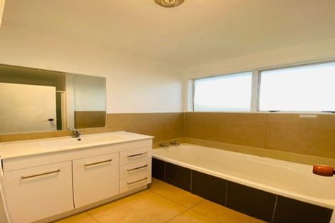 Photo of property in 1/6 Myna Place, Weymouth, Auckland, 2103