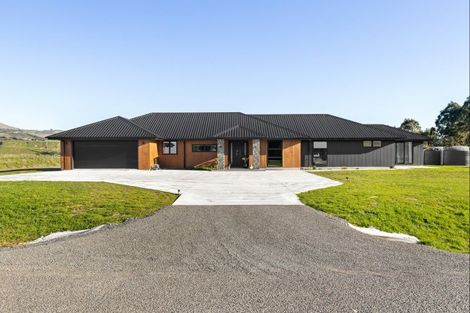 Photo of property in 230 Valley Views, Fitzherbert, Palmerston North, 4472