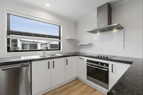 Photo of property in 27 Furlong Road, Papamoa, 3118