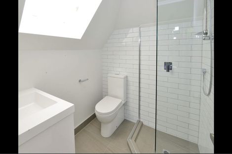 Photo of property in 2/26 Sandown Road, Rothesay Bay, Auckland, 0630