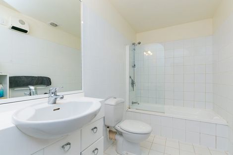 Photo of property in 28 Lawson Place, Mount Victoria, Wellington, 6011