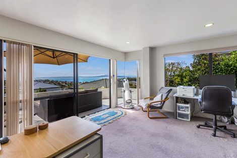 Photo of property in 2/7 Calypso Place, Rothesay Bay, Auckland, 0630