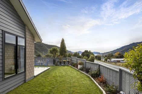 Photo of property in 10 Admiralty Place, Waikawa, Picton, 7220