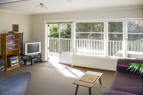 Photo of property in 32 Kervil Avenue, Te Atatu Peninsula, Auckland, 0610