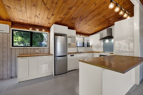 Photo of property in 15 Awanui Street, Merrilands, New Plymouth, 4312