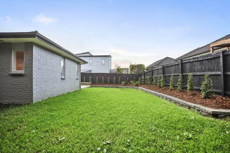 Photo of property in 108 Simpson Road, Henderson Valley, Auckland, 0614