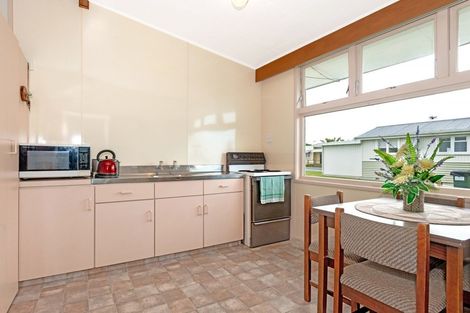 Photo of property in Orange Grove Flats, 2/549 Childers Road, Te Hapara, Gisborne, 4010