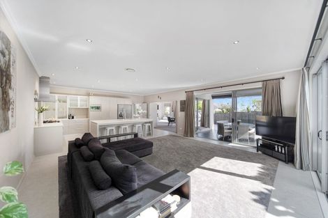 Photo of property in 4 Verley Rise, East Tamaki Heights, Auckland, 2016