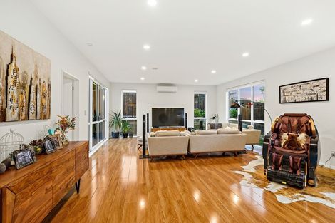 Photo of property in 3 Younger Lane, Massey, Auckland, 0614