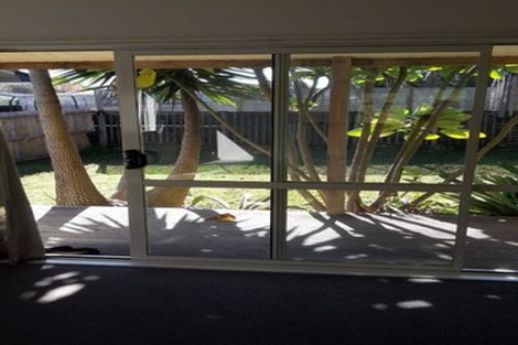 Photo of property in 11 West Harbour Drive, West Harbour, Auckland, 0618