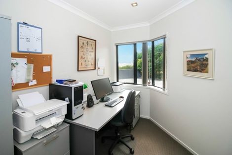 Photo of property in 6 Manuka Place, Whalers Gate, New Plymouth, 4310