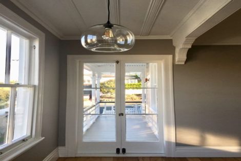 Photo of property in 1/2 Milton Road, Northcote Point, Auckland, 0627