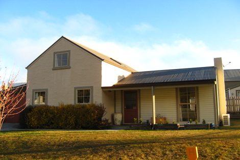 Photo of property in 3 Innes Place, Arrowtown, 9302