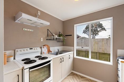 Photo of property in 18a Bracken Road, Newlands, Wellington, 6037