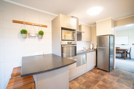 Photo of property in 15 Raglan Avenue, Cloverlea, Palmerston North, 4412