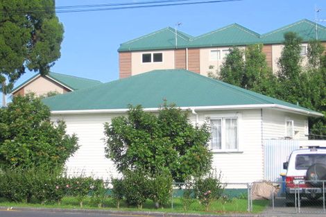 Photo of property in 2 Keeling Road, Henderson, Auckland, 0612