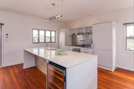 Photo of property in 42a Kent Avenue, Waitarere Beach, Levin, 5510