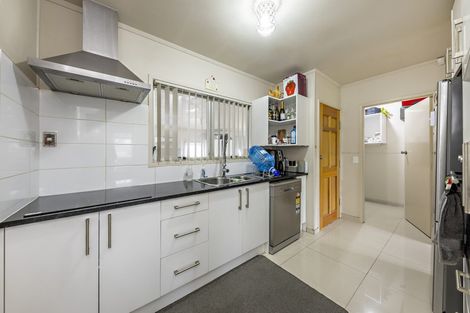 Photo of property in 13 Brent Place, Manurewa, Auckland, 2102