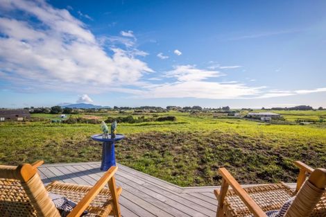 Photo of property in 100 Harakeke Road, Te Horo, Otaki, 5581