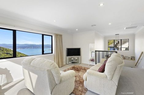 Photo of property in 142 Glanmire Road, Newlands, Wellington, 6037
