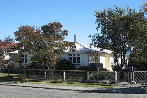 Photo of property in 42 Rhodes Street, Waimate, 7924