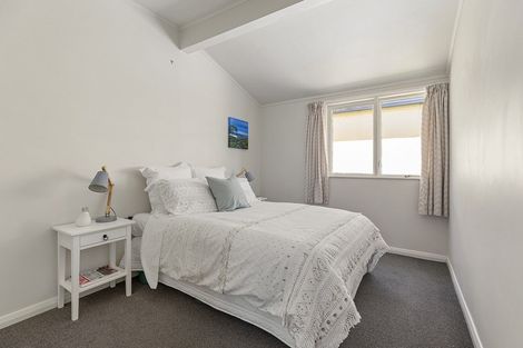 Photo of property in 137 Apu Crescent, Lyall Bay, Wellington, 6022