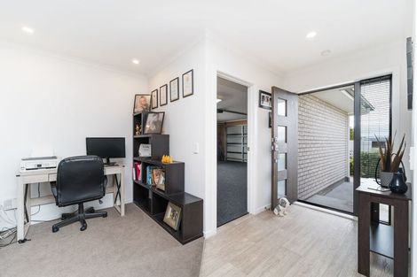 Photo of property in 6 Wescombe Grove, Feilding, 4702