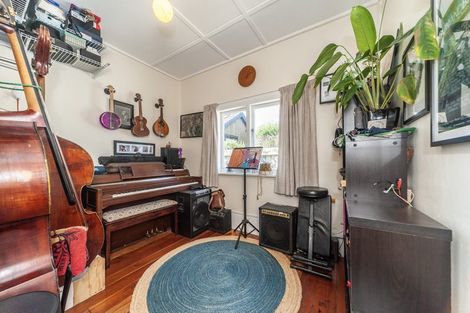 Photo of property in 83 Apu Crescent, Lyall Bay, Wellington, 6022