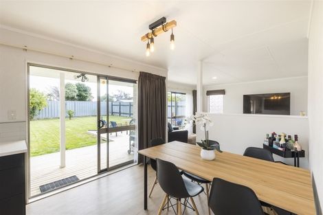 Photo of property in 80 John F Kennedy Drive, Milson, Palmerston North, 4414