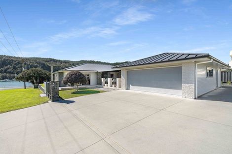 Photo of property in 209 Beach Road, Whangamata, 3620