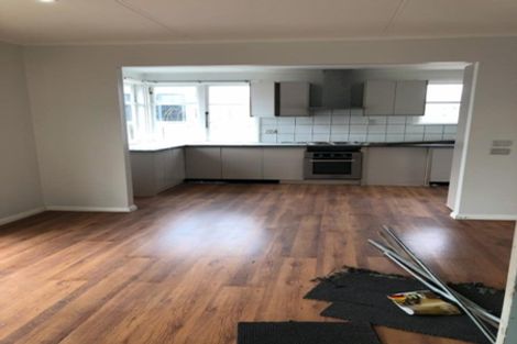 Photo of property in 67 Kelman Road, Kelston, Auckland, 0602