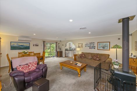 Photo of property in 24 Ellice Road, Totara Vale, Auckland, 0629