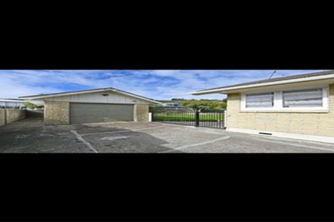 Photo of property in 30 Oregon Drive, Maoribank, Upper Hutt, 5018