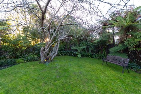 Photo of property in 72 Pahiatua Street, Hokowhitu, Palmerston North, 4410