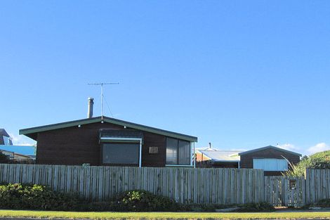 Photo of property in 114 Marine Parade, Otaki Beach, Otaki, 5512