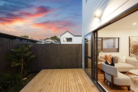 Photo of property in 5/81 Vodanovich Road, Te Atatu South, Auckland, 0610