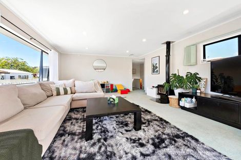 Photo of property in 41 De Quincey Terrace, Highland Park, Auckland, 2010