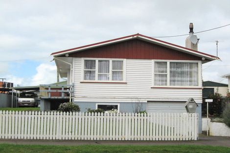 Photo of property in 17 Battiscombe Terrace, Waitara, 4320